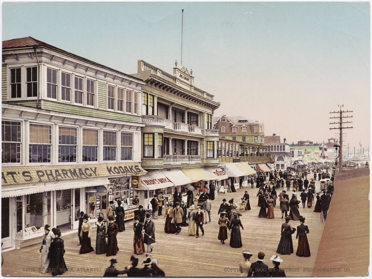 Old photograph of the Atlantic City Boardwalk, about 1900